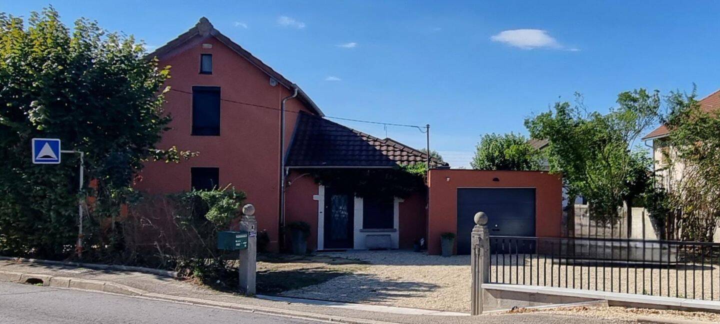 Maison 4 pièces 107 m² · à Montrevel-en-Bresse · 107,1 m² · 1 180 €