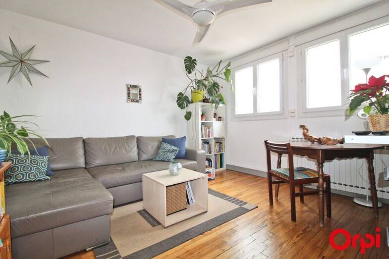 Appartement à louer 633 € 1 pièce 34,9 m² 4ème étage disponible à partir du 30/05/2025 Saint Cyprien Toulouse 31300