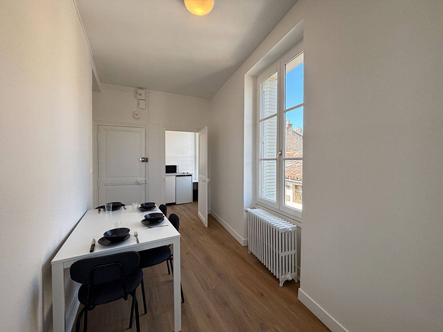 Appartement 1 pièce 25 m² · à Poitiers · 25 m² · 470 €