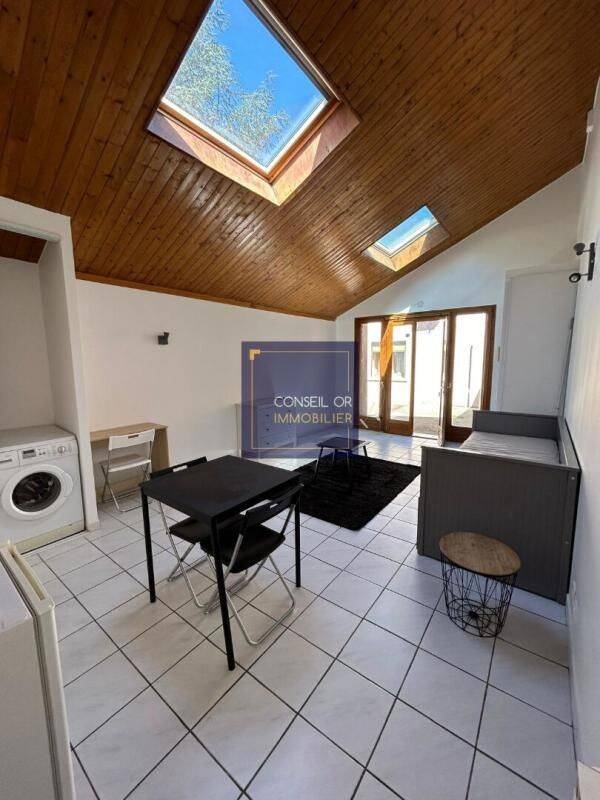 Appartement 1 pièce 28 m² · à Saint-Genis-Laval · 28 m² · 650 €/mois