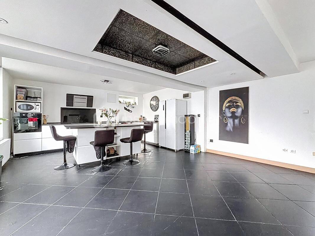 Maison familiale 130 m² + dépendance aménagée + garage – Terrain