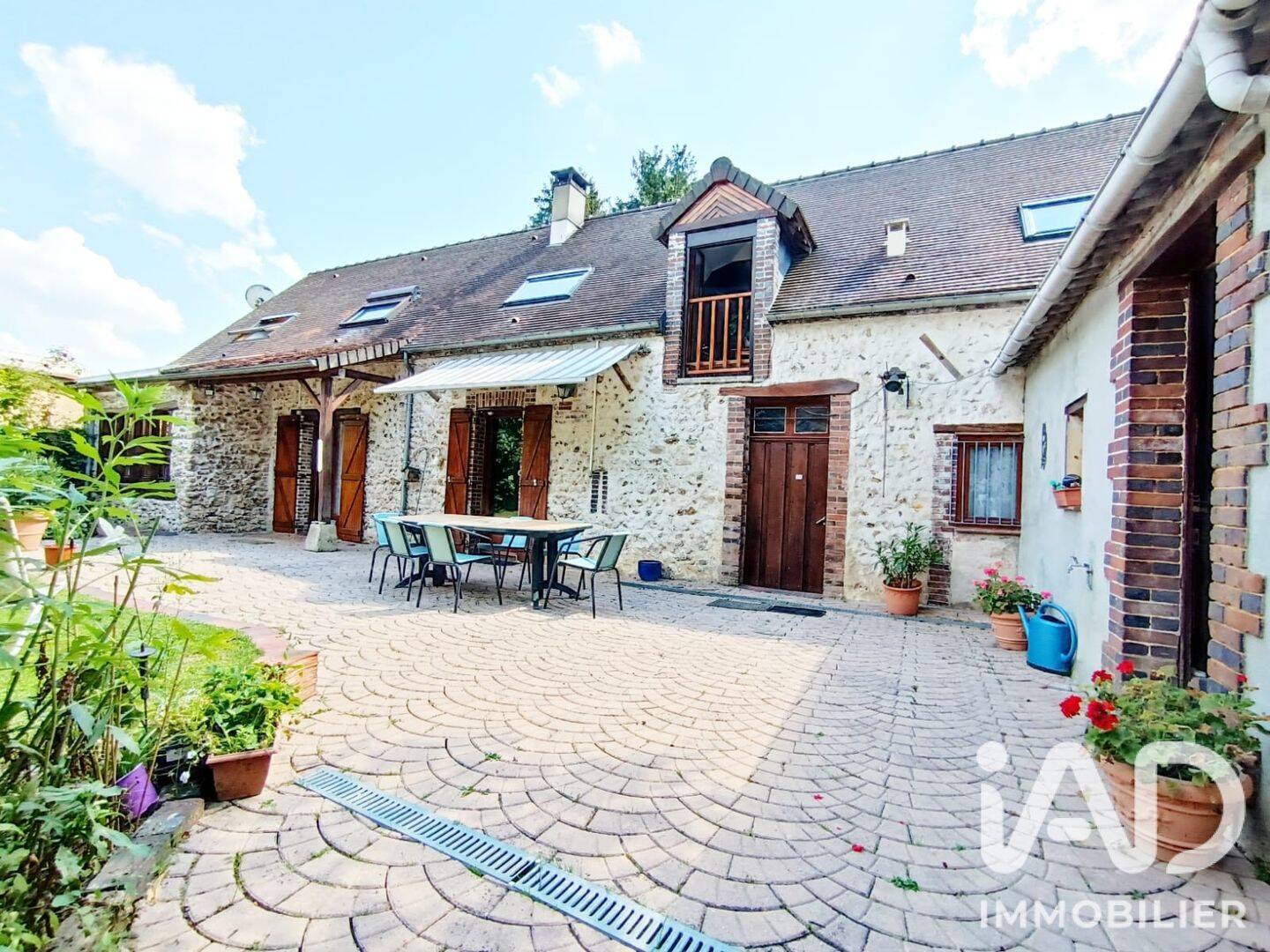 Maison 7 pièces 179 m² · à Les Vallées de la Vanne · 179,3 m² · 238 000 €