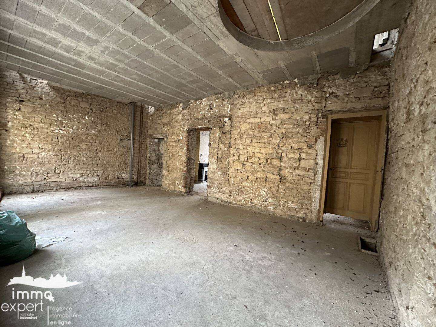 Appartement 8 pièces 382 m² · à Mirecourt · 382 m² · 87 000 €