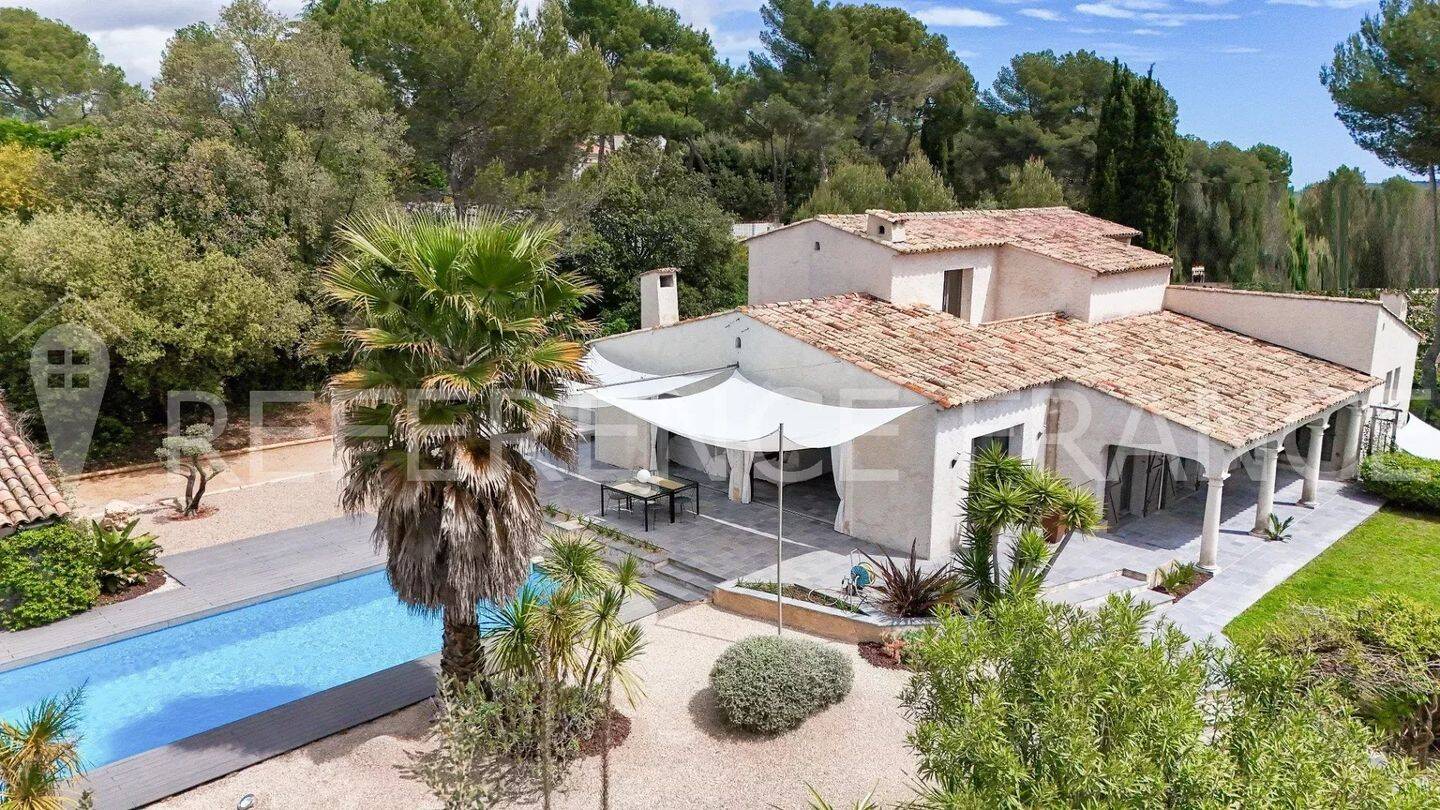 Maison 6 pièces 375 m² · à Mougins · 375 m² · 2 450 000 €