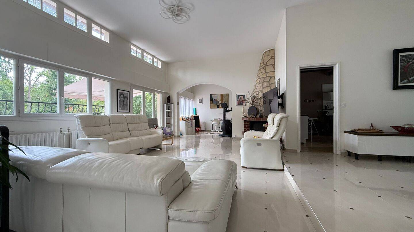 Maison 7 pièces 269 m² · à Lamorlaye · 268,5 m² · 950 000 €