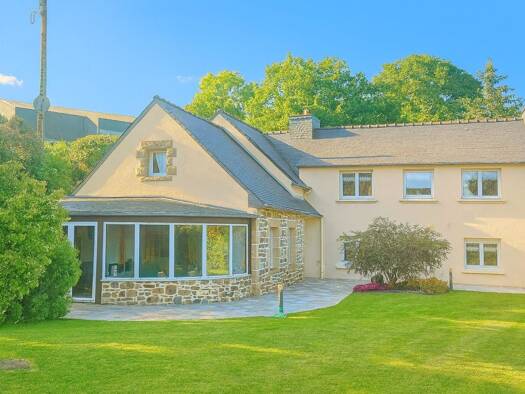 Maison à vendre 269 900 € 9 pièces 4 chambres 189 m² 1 253 m² de terrain Callac 22160