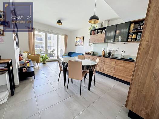 Appartement à vendre 225 000 € 3 pièces 2 chambres 62 m² Étage 2/4 Centre Oullins-Pierre-Bénite 69310