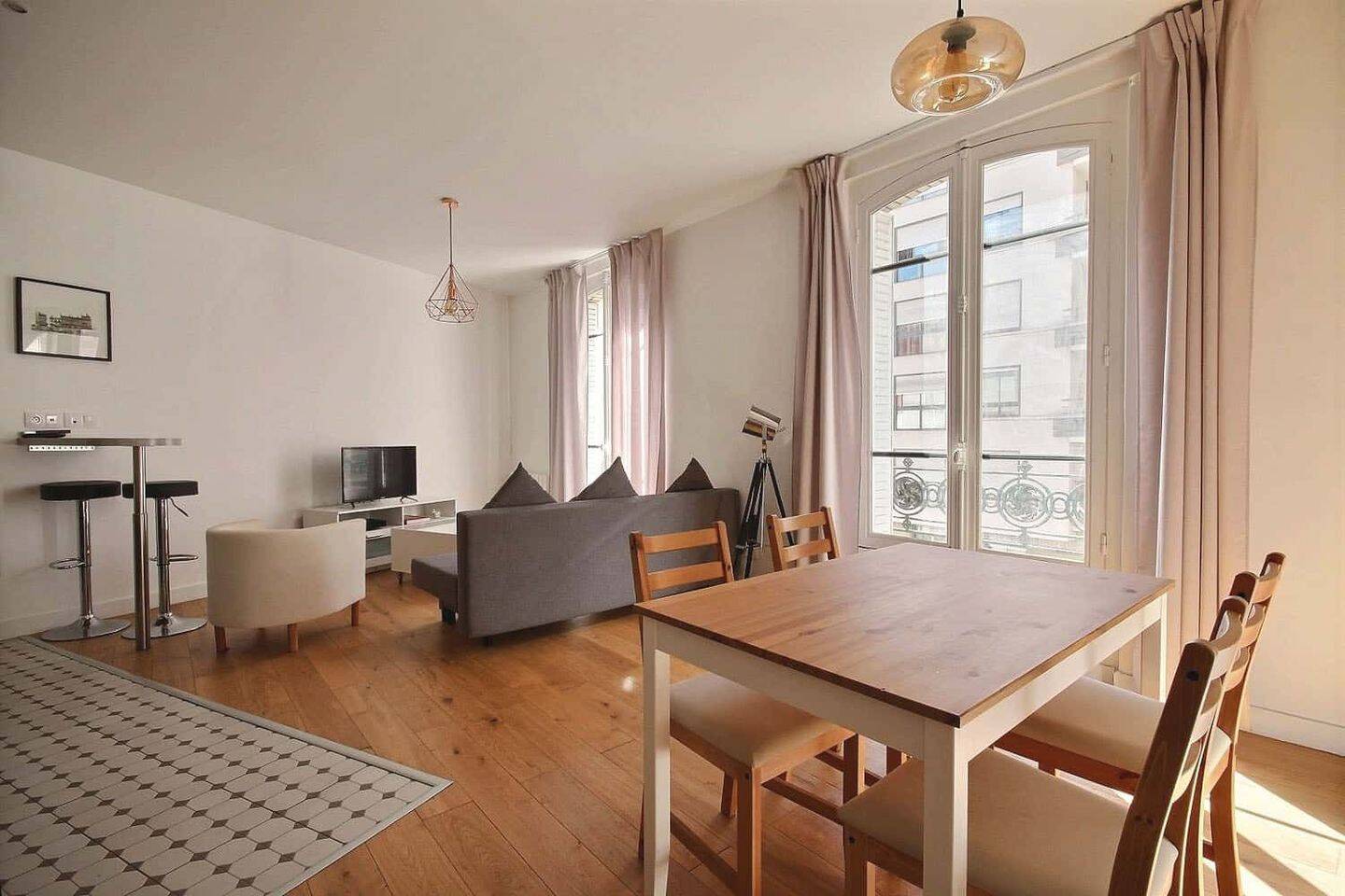Appartement 1 pièce 44 m² · à Paris 19ème Arrondissement · 44 m² · 1 738 €/mois