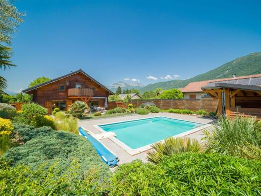 Chalet à vendre 620 000 € 5 pièces 3 chambres 148 m² 700 m² de terrain Challes-les-Eaux 73190