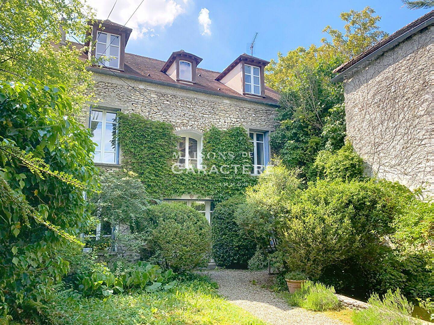 Maison 7 pièces 202 m² · à Thoiry · 202 m² · 575 000 €