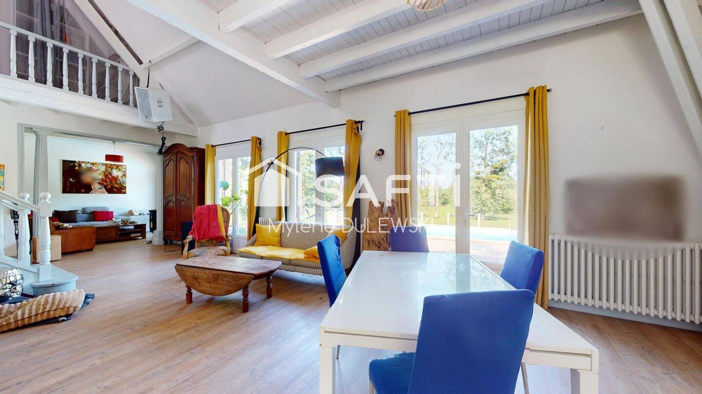 Maison 10 pièces 270 m² · à Galgon · 270 m² · 625 000 €