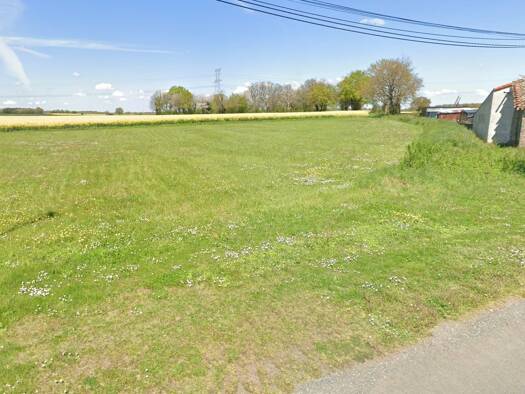 Terrain à vendre 13 486 € 613 m² de terrain Vivonne 86370