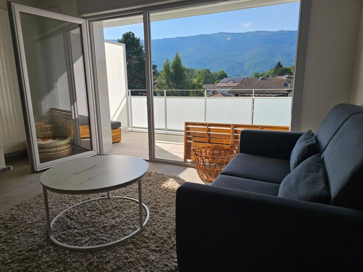 Appartement 3 pièces 67 m² · à Saint-Genis-Pouilly · 67 m² · 2 000 €