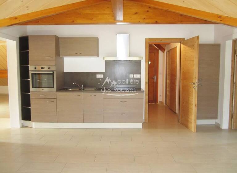 Appartement à louer 1 300 € 4 pièces 3<br/>chambres 85 m²<br/>superficie 2/3<br/>étage Lamoura 39310