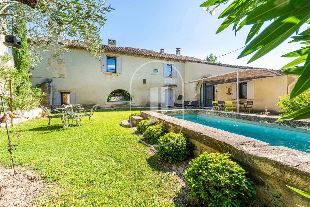 Maison 8 pièces 260 m² · à Mouriès · 260 m² · 1 295 000 €
