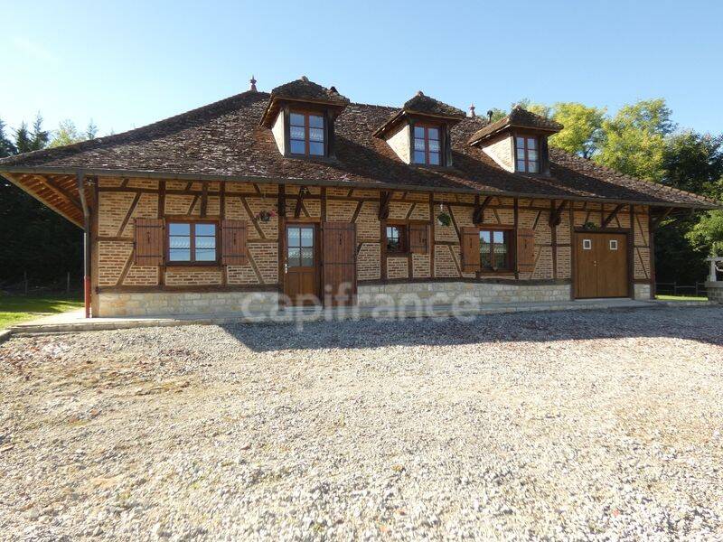 Maison 8 pièces 202 m² · à Saint-Germain-du-Bois · 202 m² · 530 000 €