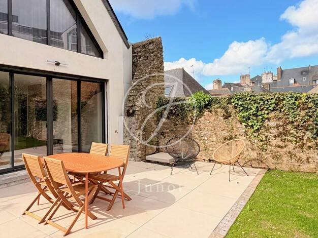 Maison de ville à vendre - Première occupation 990 000 € 4 pièces 3 chambres 119 m² 200 m² de terrain Ouest Péri-Centre Ville Vannes 56000