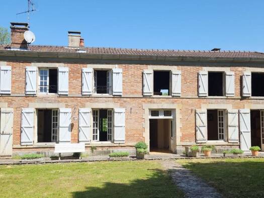 Maison à vendre 198 900 € 10 pièces 6 chambres 310 m² 5 377 m² de terrain Saint-Remy-en-Bouzemont-Saint-Genest-et-Isson 51290