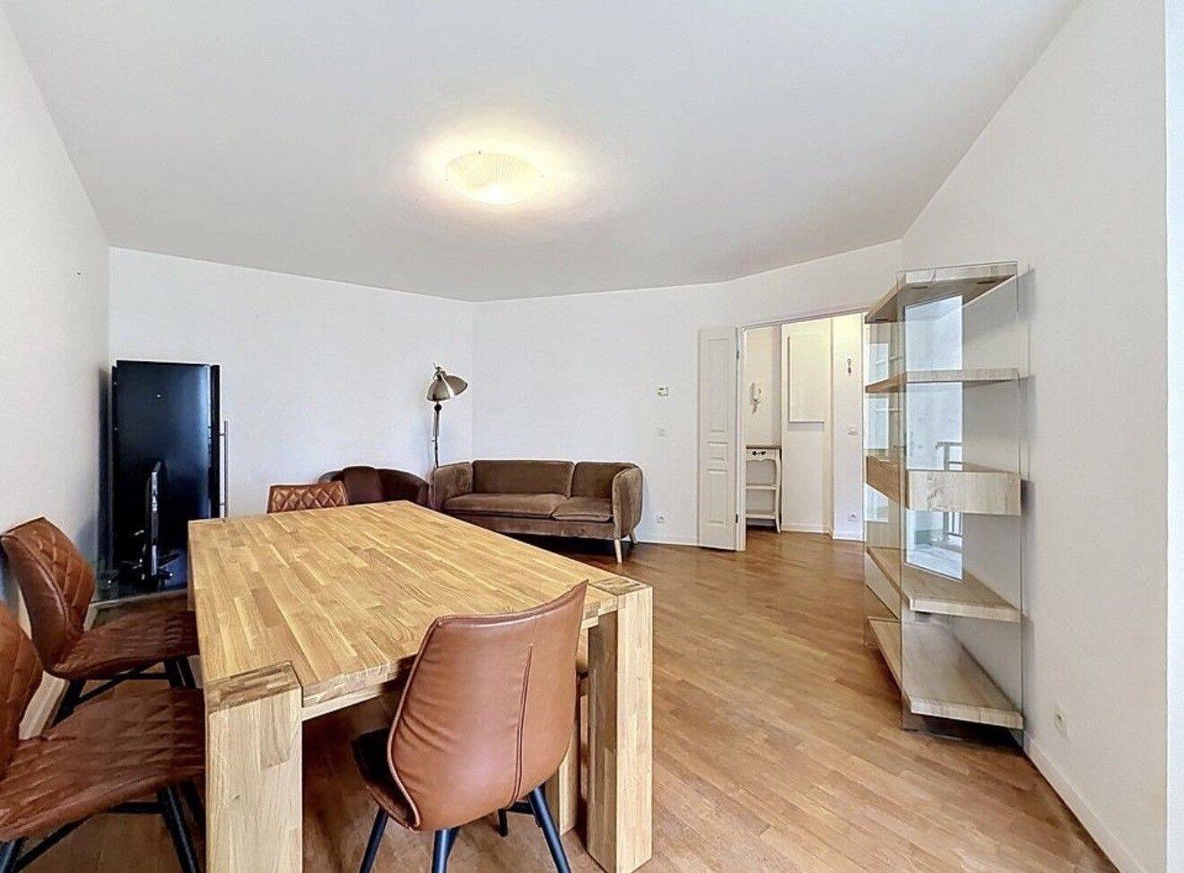 Appartement 3 pièces 64 m² · à Courbevoie · 63,7 m² · 2 050 €