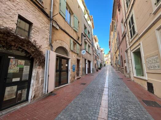 Appartement à louer 640 € 2 pièces 1 chambre 34 m² Étage 1/3 La Ville Ollioules 83190