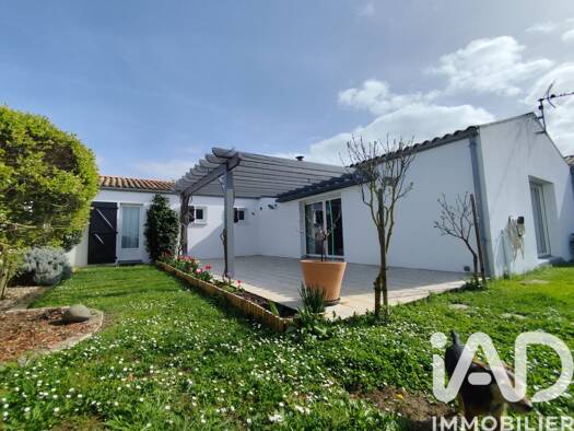 Maison de plain-pied à vendre 467 000 € 5 pièces 3 chambres 131 m² 538 m² de terrain Puilboreau 17138