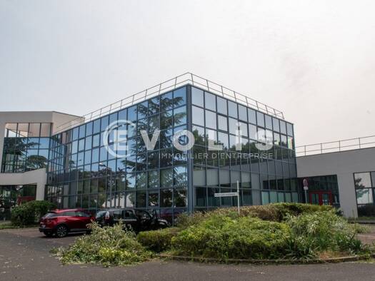 Espace bureau à louer 22 250 € 2 000 m² de bureaux divisible de 2 000 m² à 2 000 m² La Roche Villebon-sur-Yvette 91140
