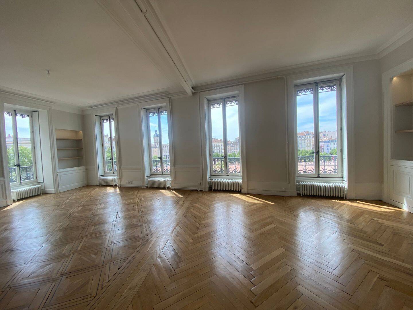 Appartement 5 pièces 196 m² · à Lyon 2ème Arrondissement · 196 m² · 3 031 €/mois
