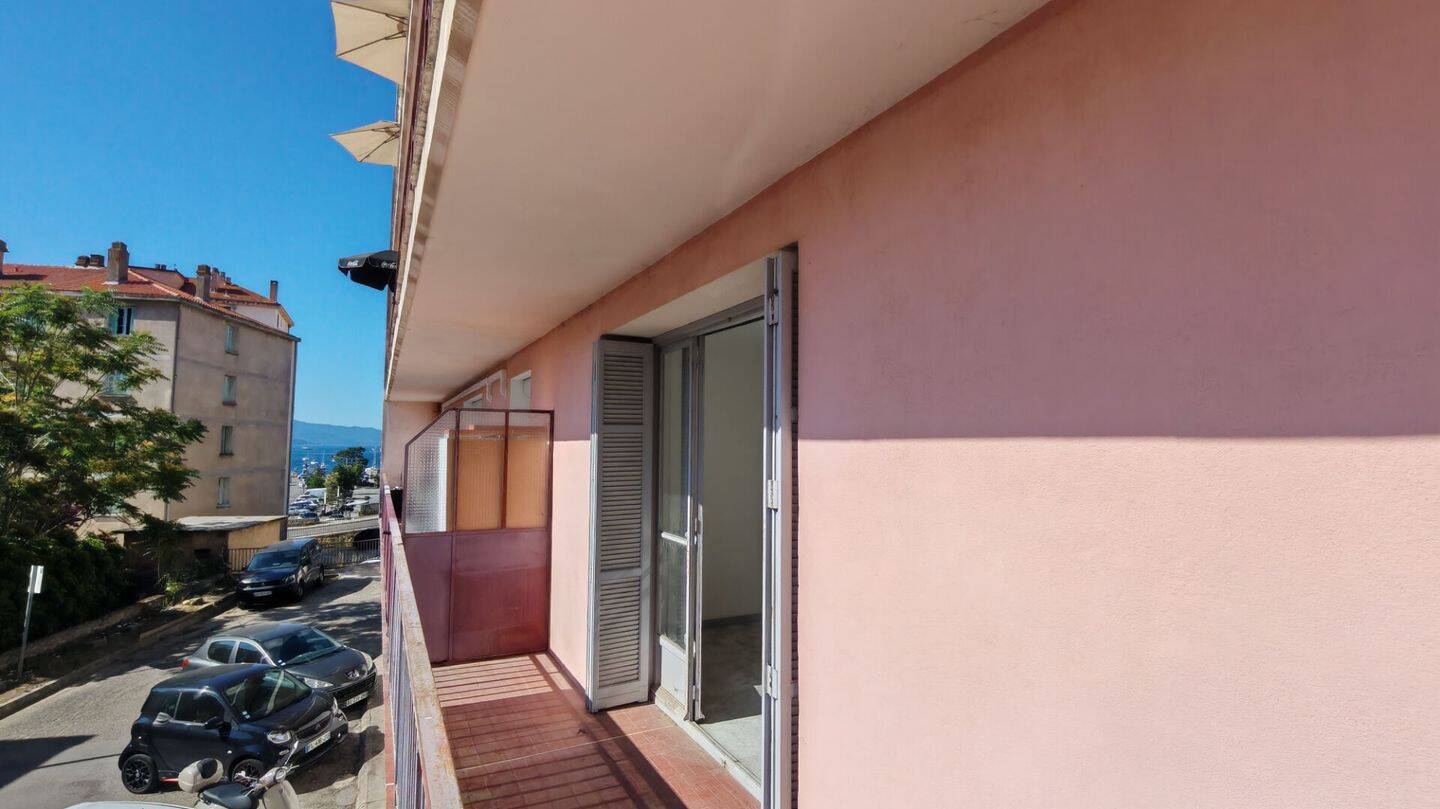 Appartement 3 pièces 71 m² · à Ajaccio · 71 m² · 180 000 €