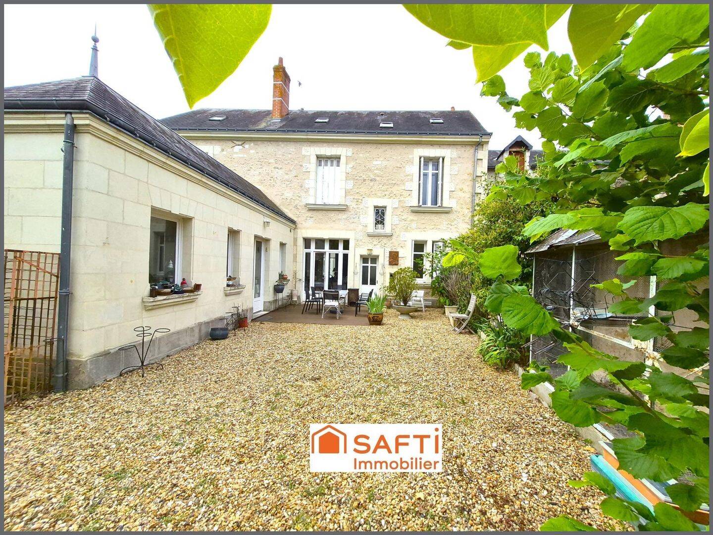 Maison 6 pièces 255 m² · à Descartes · 255 m² · 315 000 €