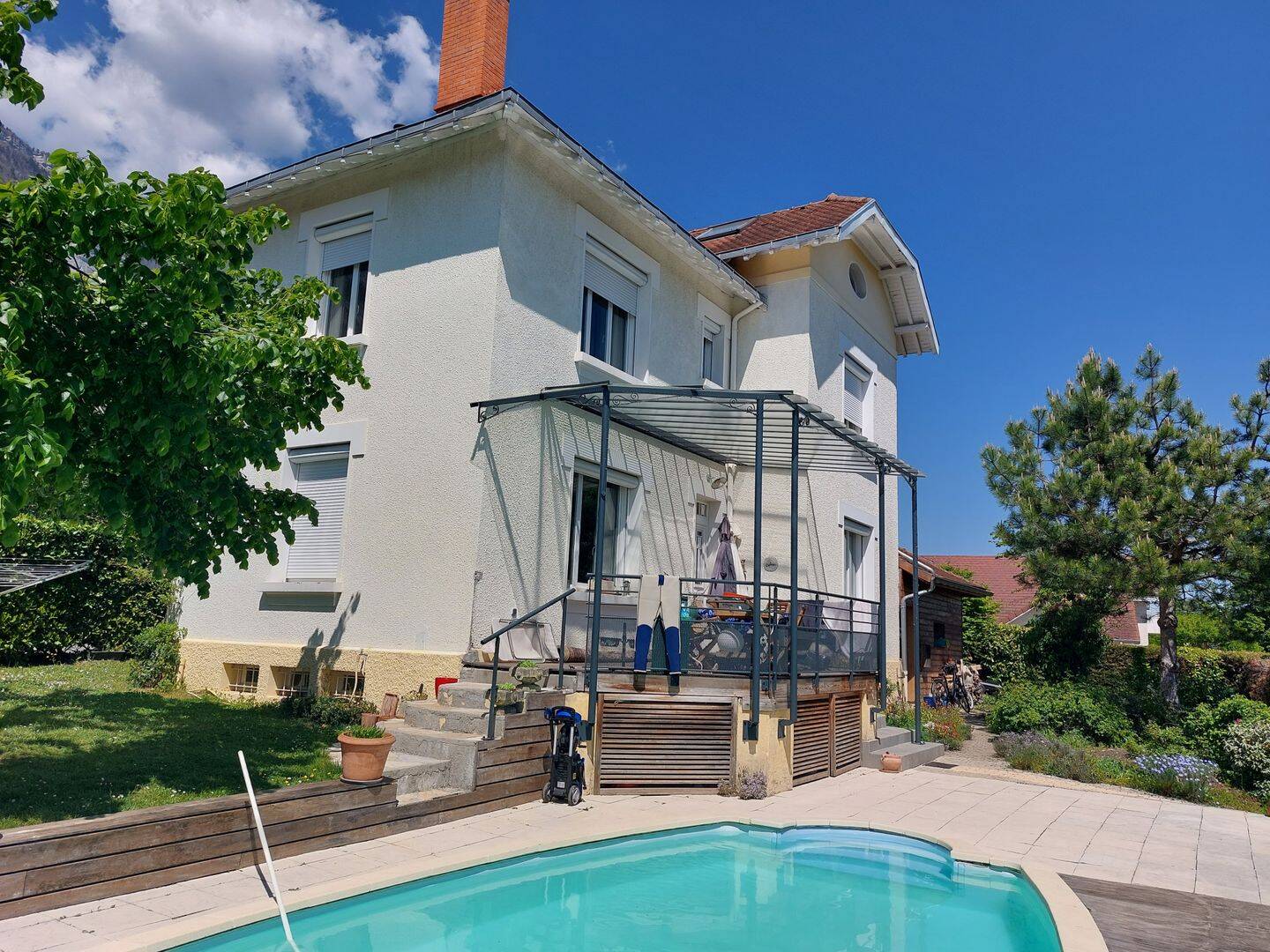 Maison 7 pièces 129 m² · à Biviers · 129 m² · 2 800 €/mois