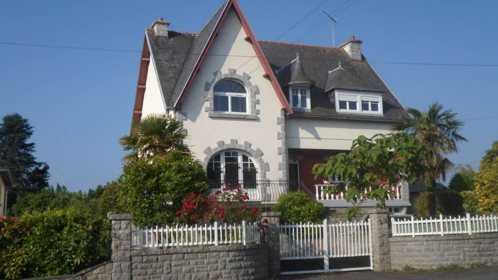 Maison à vendre 195 500 € 7 pièces 5 chambres 157 m² 1 139 m² de terrain Grâces 22200