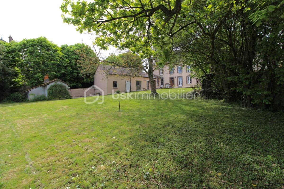 Maison 10 pièces 200 m² · à Courtenay · 200 m² · 230 000 €