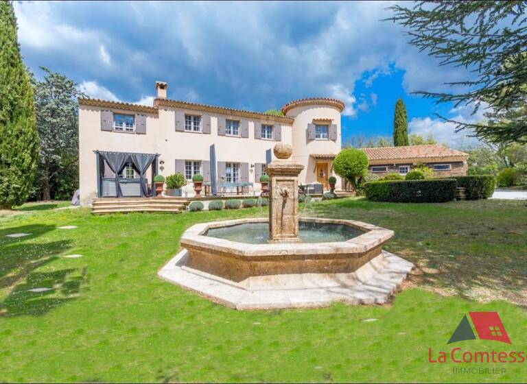 Mas à louer 6 375 € 7 pièces 6<br/>chambres 262 m²<br/>superficie Aix en Provence 13540