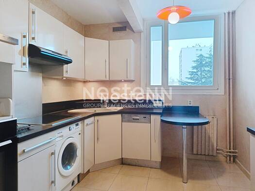 Appartement à louer 1 050 € 3 pièces 2 chambres 63 m² Étage 1/7 Rue de Gravigny Chilly-Mazarin 91380