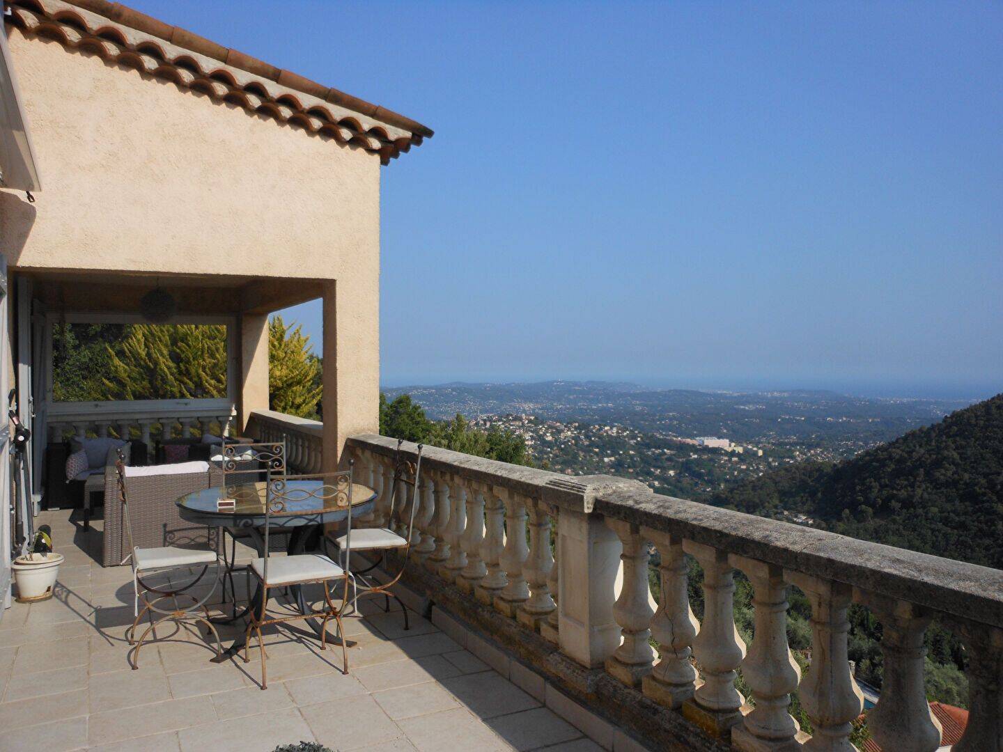 Maison 3 pièces 123 m² · à Grasse · 122,8 m² · 1 700 €/mois