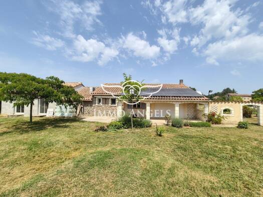 Maison de plain-pied à vendre 290 000 € 7 pièces 6 chambres 153 m² 2 465 m² de terrain Saint-Denis 30500