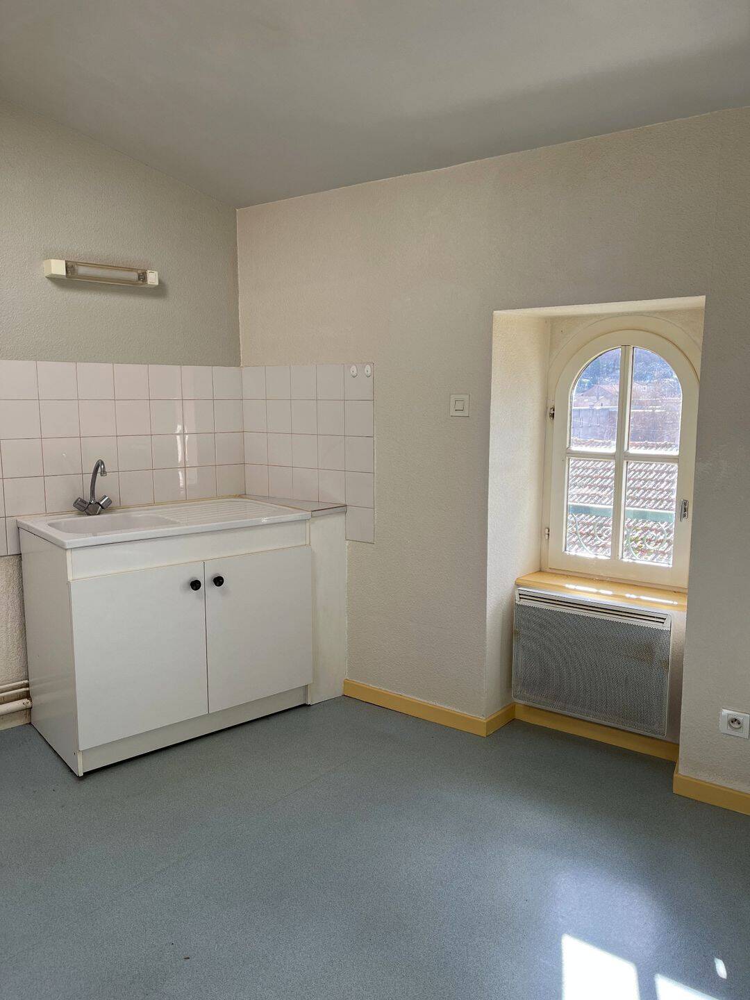 Appartement 3 pièces 53 m² · à Lamastre · 53 m² · 375 €