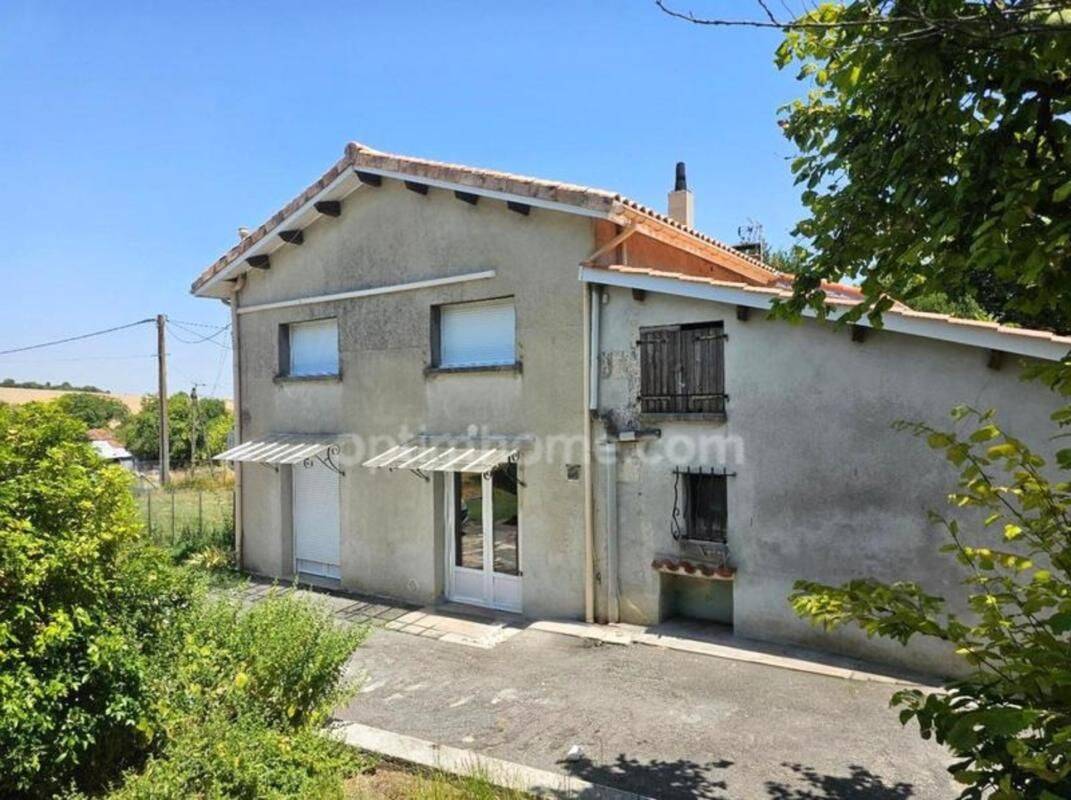 Maison 9 pièces 193 m² · à Barbezieux-Saint-Hilaire · 193 m² · 165 850 €