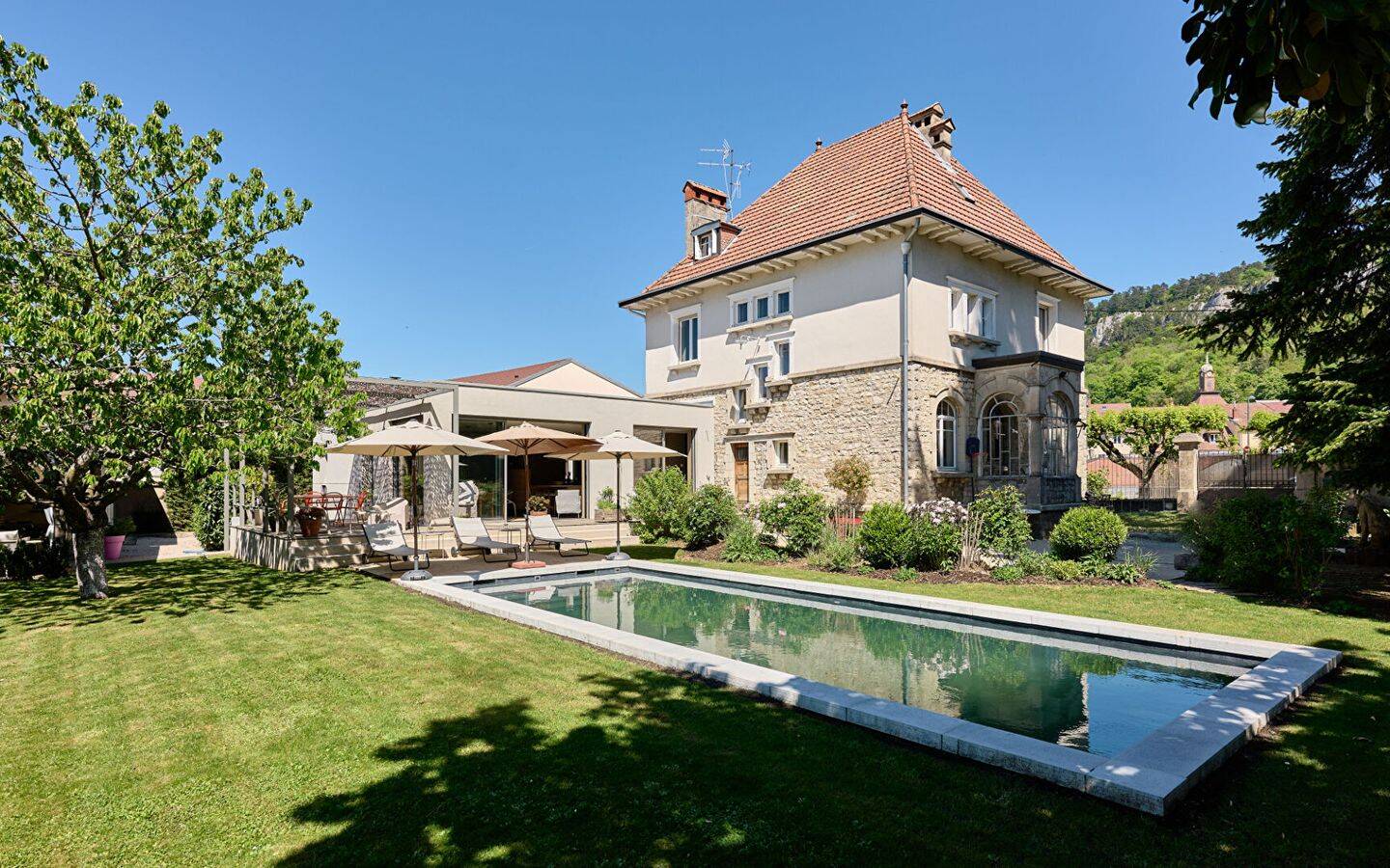 Maison 10 pièces 322 m² · à Poligny · 322 m² · 890 000 €