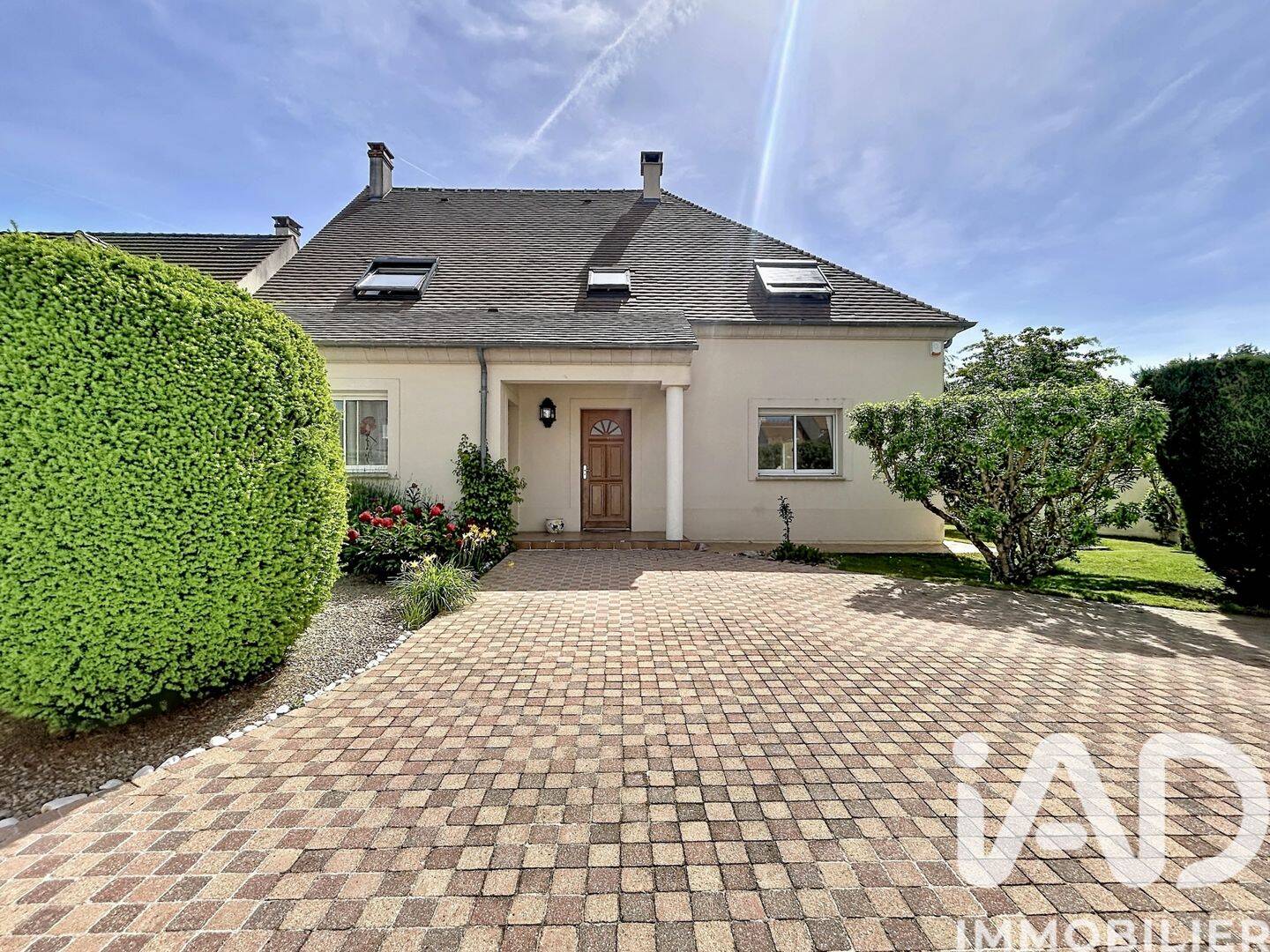 Maison 6 pièces 156 m² · à Favières · 156 m² · 569 000 €
