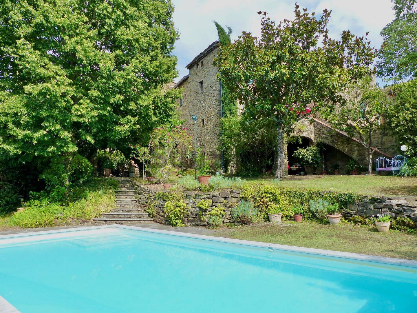 Maison 15 pièces 380 m² · à Laval-Pradel · 380 m² · 579 000 €