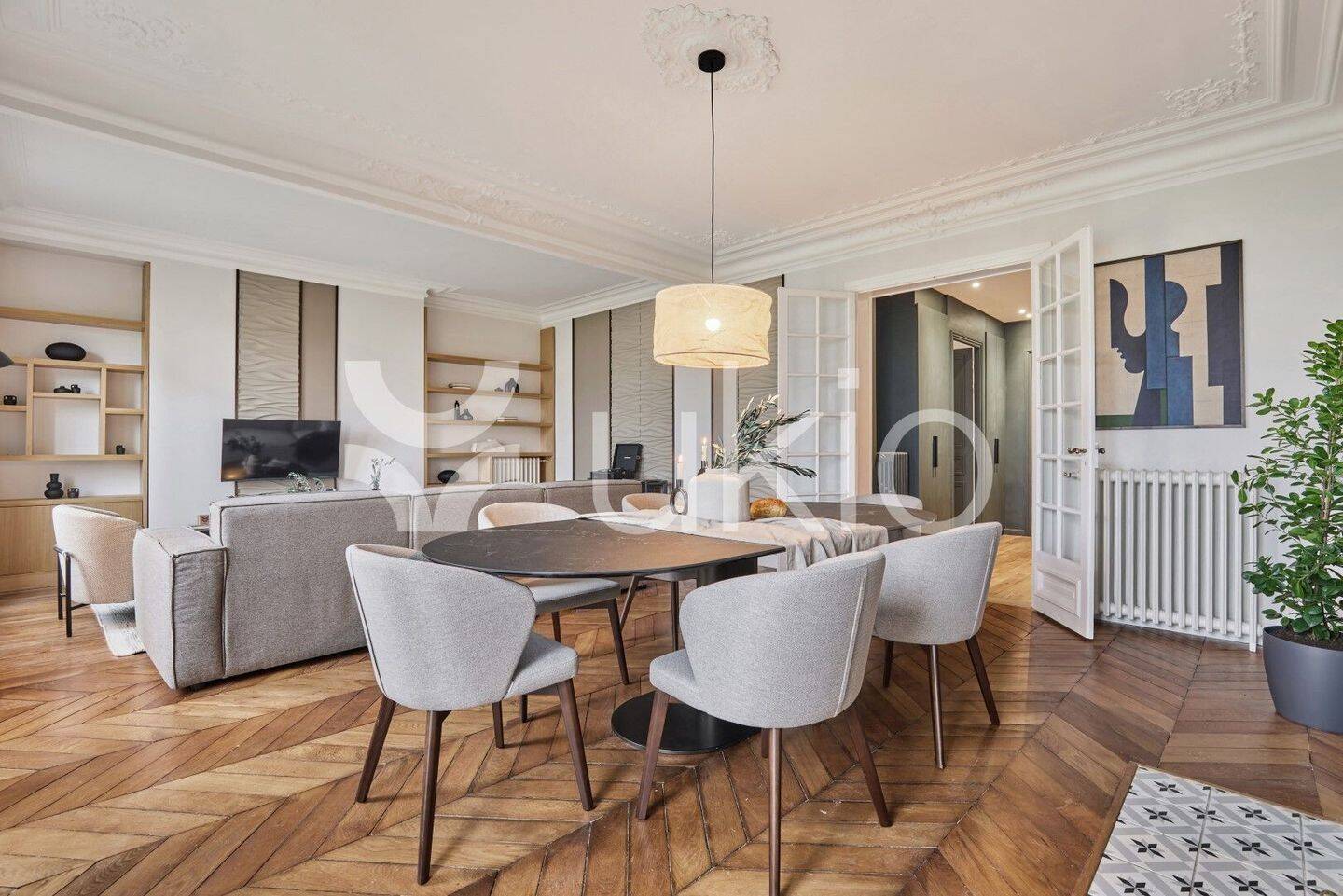 Appartement 4 pièces 126 m² · à Paris 10ème Arrondissement · 126 m² · 8 030 €