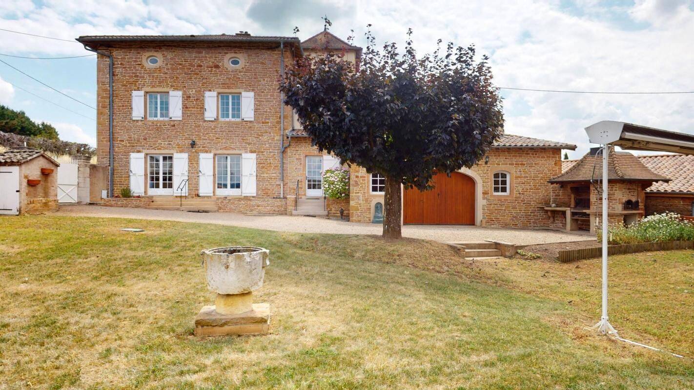 Maison 7 pièces 261 m² · à Charnay-lès-Mâcon · 261,2 m² · 380 000 €