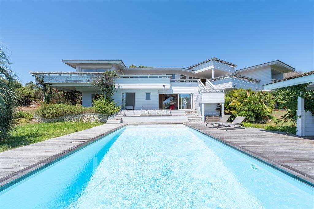 Maison 8 pièces 342 m² · à Bonifacio · 342 m² · 8 109 000 €