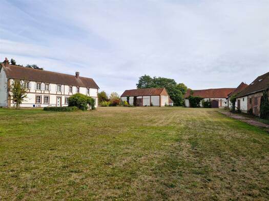 Villa à vendre 441 000 € 9 pièces 5 chambres 260 m² 10 130 m² de terrain Illiers-l'Évêque 27770