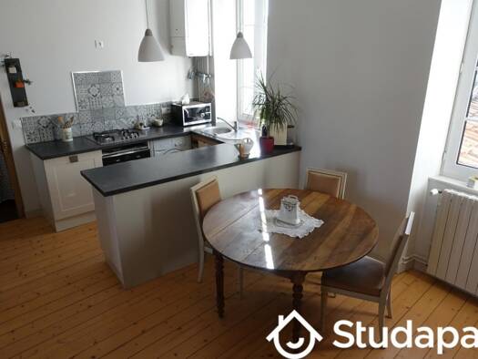 Appartement à louer 750 € 2 pièces 1 chambre 40 m² 1er étage Centre Ville La Rochelle 17000