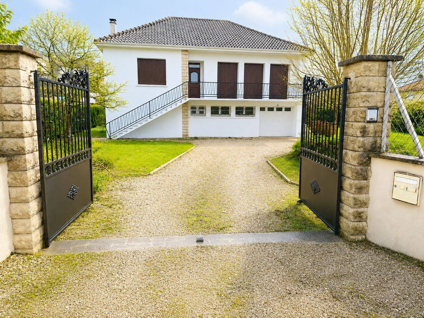Maison 4 pièces 113 m² · à La Rochefoucauld-en-Angoumois · 113 m² · 165 000 €