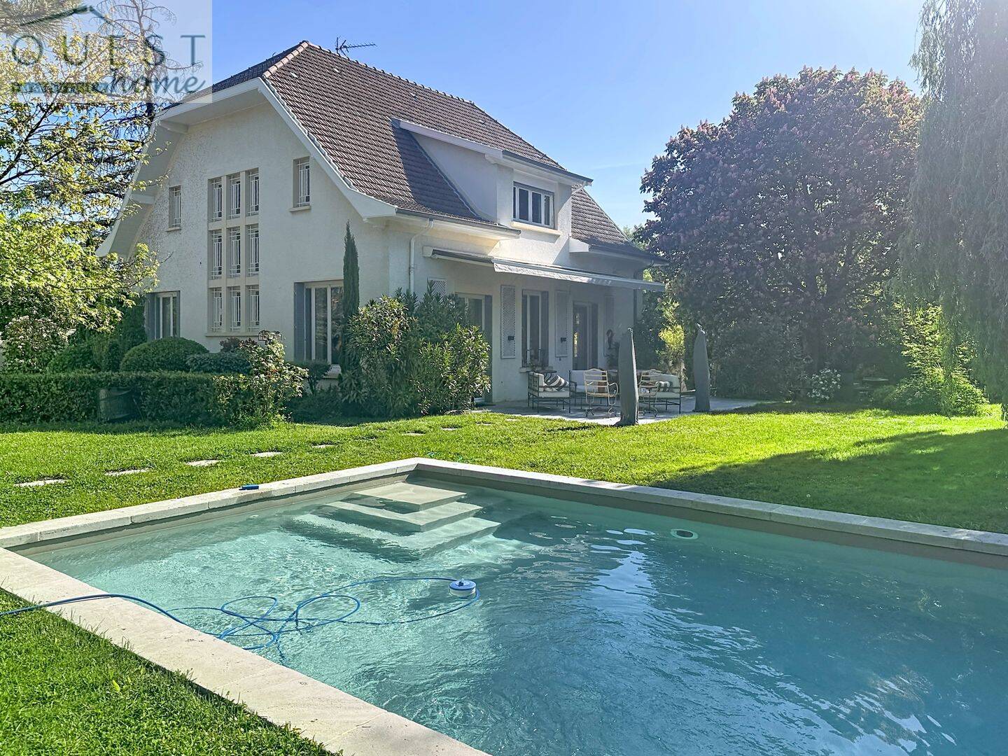 Maison 8 pièces 203 m² · à Charbonnières-les-Bains · 202,9 m² · 1 290 000 €