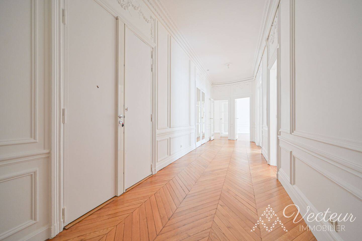 Appartement 7 pièces 232 m² · à Paris 16ème Arrondissement · 232 m² · 7 710 €/mois