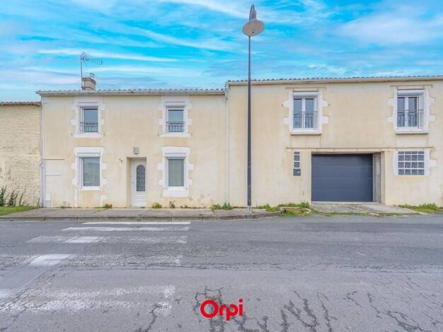 Maison de ville à vendre 371 000 € 5 pièces 4 chambres 190 m² 1 551 m² de terrain Montroy 17220
